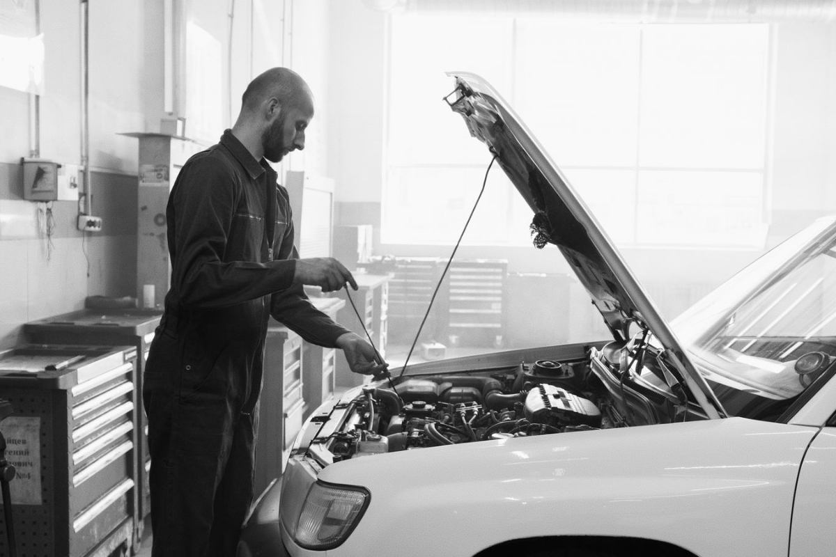 seguro de flotas empresariales revision de un vehiculo de la empresa en Colombia