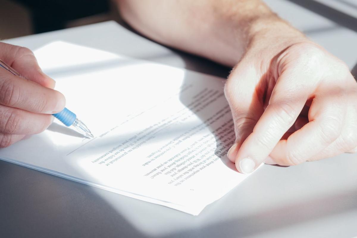 firma de contrato de seguro de vida deudor ligado a un crédito en Colombia